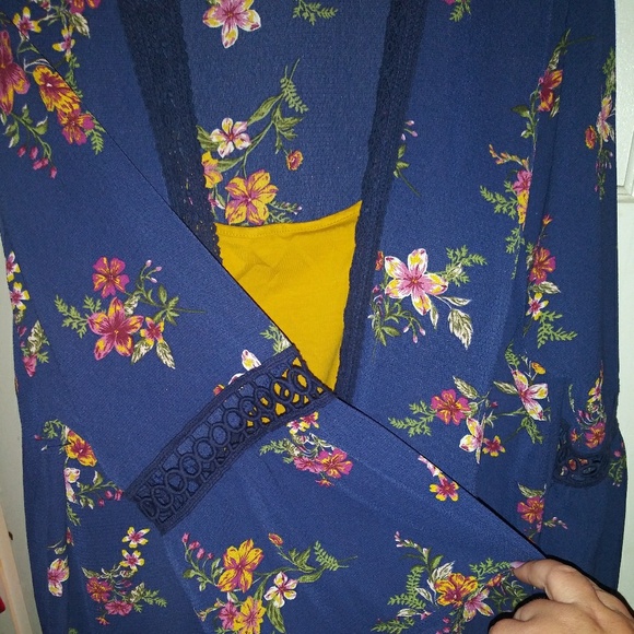 2x blouse - Picture 2 of 2